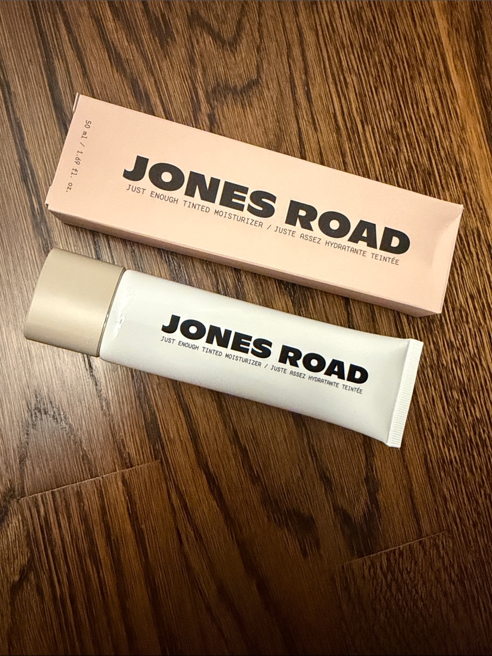 Jones Road Just Enough Tinted Moisturizer / Alabaster